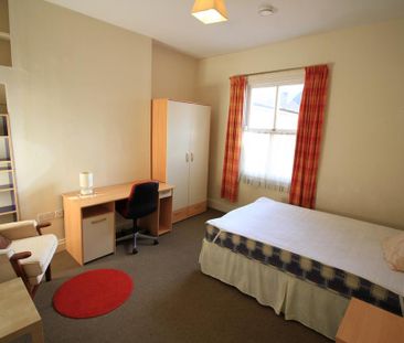 6 bedroom terraced house to rent - Photo 4