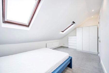 4 bedroom flat to rent - Photo 2