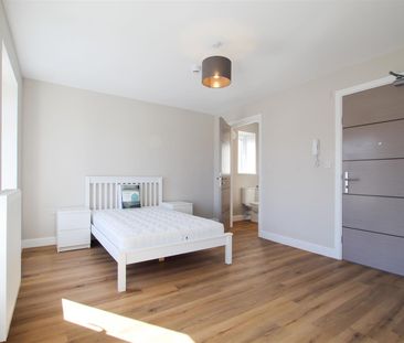 Room 3, High Street, Cherry Hinton, Cambridge - Photo 1