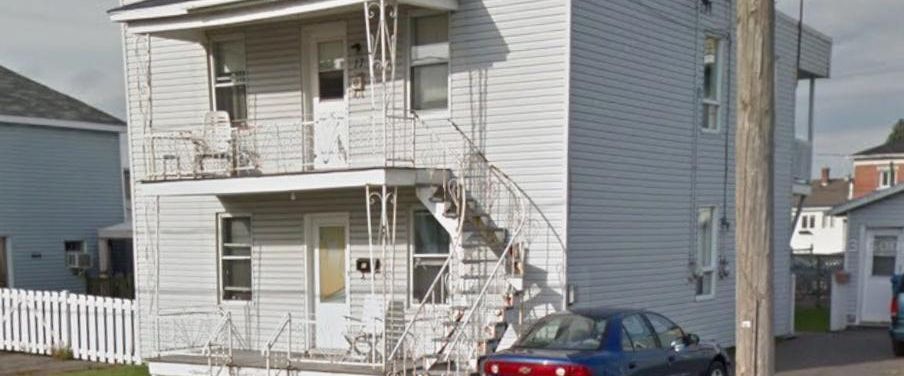 4 1/2 haut duplex 2 chambre ferme - Photo 1