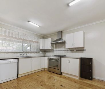 Spacious Family Home in Salisbury Park - Photo 3