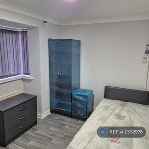1 bedroom in a house share to rent - Photo 3