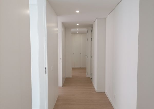 Fantástico Apartamento T2 para Arrendamento na Amadora