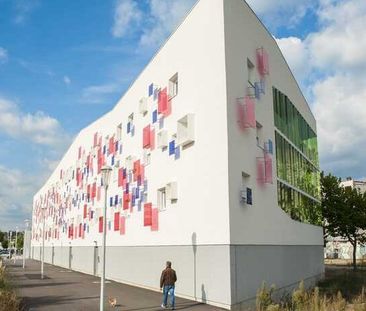 sedan proche commerce, piscine, lycée - Photo 2