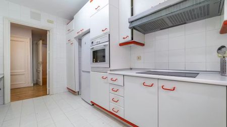 Paseo de la Castellana, Madrid, Community of Madrid 28046 - Foto 3