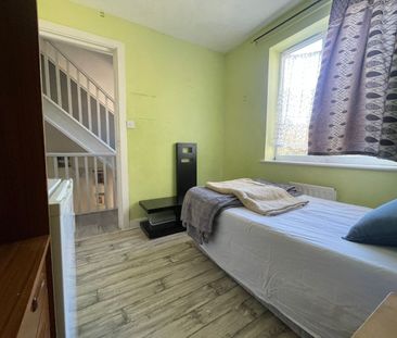 Room in a Shared House, Armistice Gardens, SE25 - Photo 1