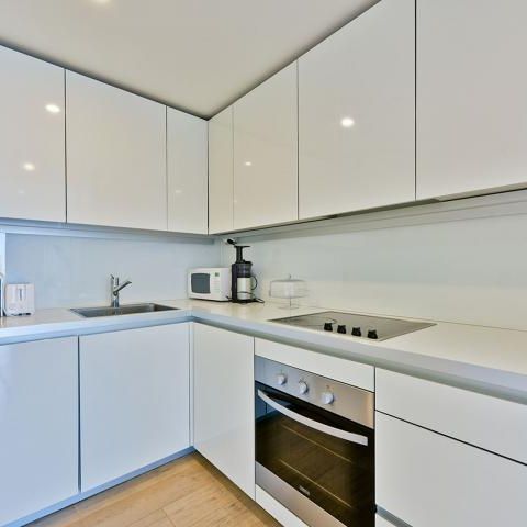 27th floor with stunning views of the cityscape & 24 Hr. Concierge - Photo 1