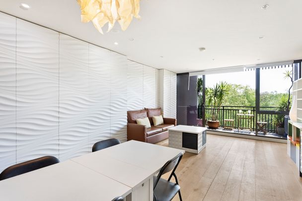 Oversized, Fully Furnished North-Facing Studio with Architectural Flair - Photo 1