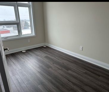 For Lease - 1581 Rose Way Unit# 104, Milton, Ontario - Photo 2