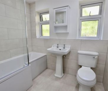 4 bedroom detached house to rent - Photo 4