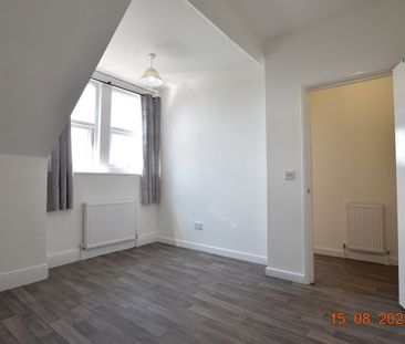 1 Bed Flat, Crescent Road, LU2 - Photo 3