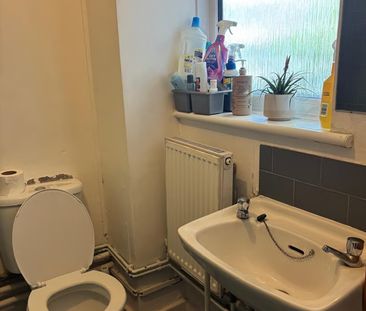 Room in a Shared Flat, York Road, SW11 - Photo 4