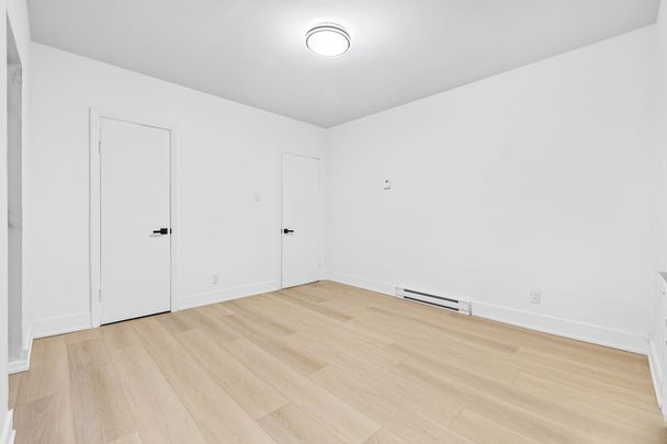 4875 Edouard Montpetit - Spacious 2-Bedroom Apartment for Rent - Photo 1