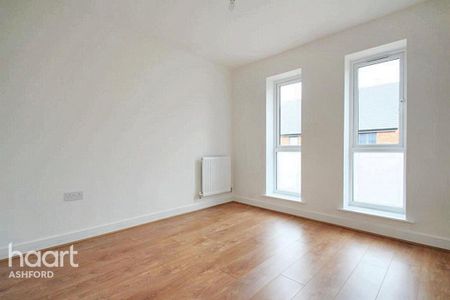 4 bedroom semi-detached house to rent - Photo 5