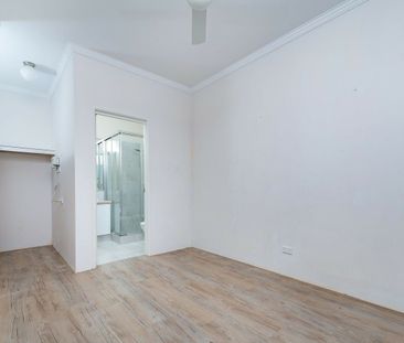 ** DON'T SIGN ANYTHING UNTIL YOU HAVE SEEN THIS RIPSNORTER!! ** - Photo 3