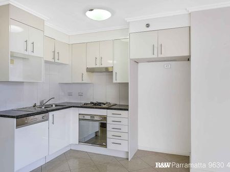 ONE BEDROOM APARTMENT IN A SECURE BUILDING - Photo 3