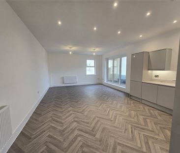 3 bedroom flat to rent - Photo 2