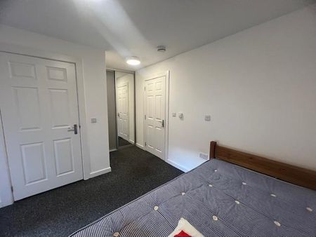 1 bedroom in a flat share to rent - Photo 4