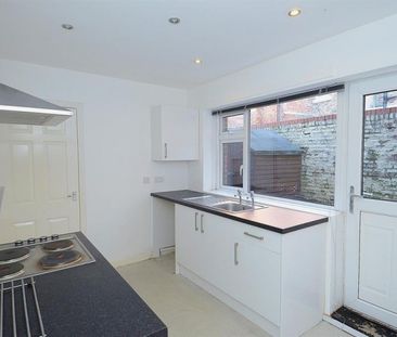 2 bedroom Flat To Let Total Size: 765 SQ FT - Photo 4