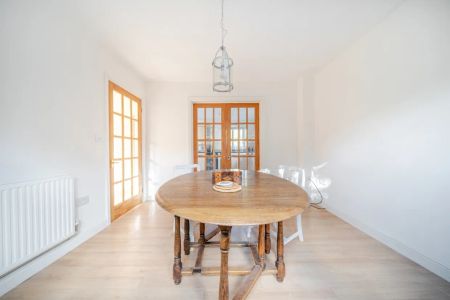 4 bedroom detached house to rent - Photo 2