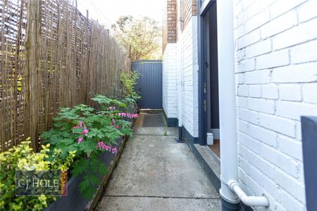 Surrey Road, - Photo 2