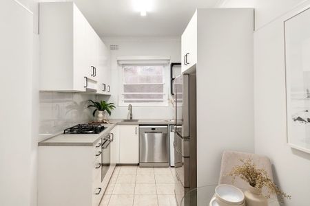 2/44a Allens Parade, Bondi. - Photo 3