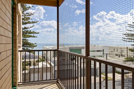 Two Bedroom Gem in Prime Location with Sea Views! - Photo 4