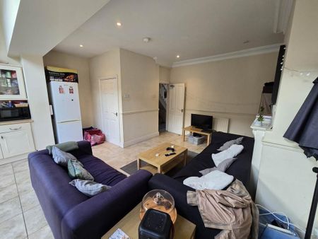 3 bedroom terraced house to rent - Photo 3