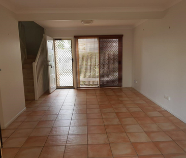 Unit 4, 27 Norman Street, Annerley, QLD - Photo 4