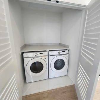 2Bed 2Bath with Solarium - Photo 4