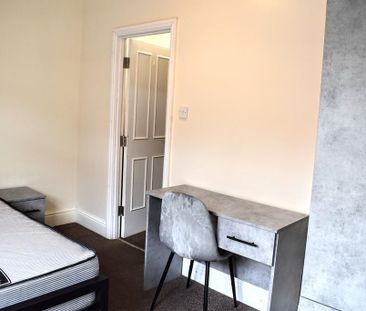 4 bedroom terraced house to rent - Photo 4