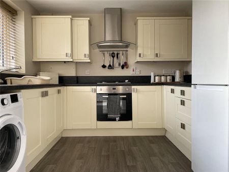 3 bedroom end of terrace house to rent - Photo 4