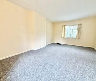 4 bedroom semi-detached house to rent - Photo 3