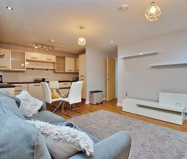 2 bedroom flat to rent - Photo 2