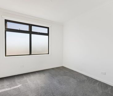 Charming Townhouse in Prime Deer Park Location - Photo 1