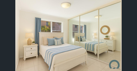 Beautifully Updated Ground-Floor Apartment in a Prime Coastal Location - Photo 4