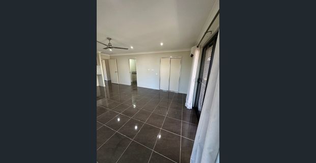 Modern , Spacious 4-Bedroom Family Home with Dual Living, Powered Shed & Prime location opposite Childcare - Photo 1