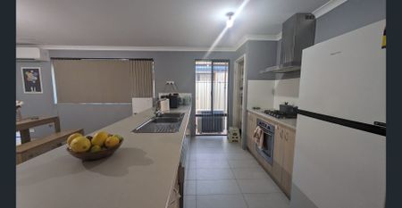 LARGE ROOMS WITH AIR CON FOR RENT. IN Beautiful, Furnished House in a Peaceful Seville Grove Home - Photo 5