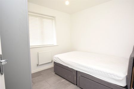 Northrop Gardens, Grove, Wantage, Oxfordshire, OX12 - Photo 2