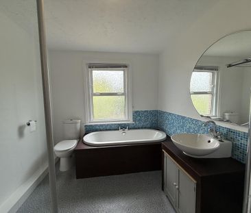 2 bedroom semi-detached house to rent - Photo 6