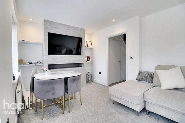 2 bedroom end of terrace house to rent - Photo 1