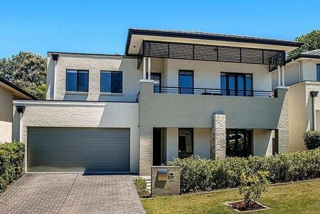 Large Five Bedroom House - Photo 5