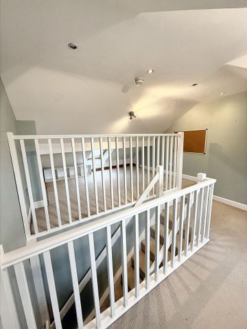 4 bedroom semi-detached house to rent - Photo 2