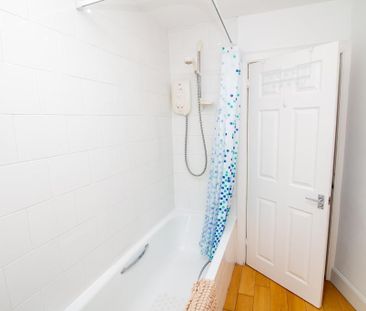 3 bedroom flat to rent - Photo 4