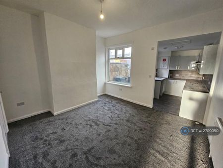 2 bedroom end of terrace house to rent - Photo 2
