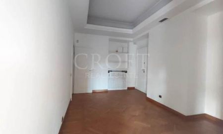 Parioli-Panama: 170sqm. Beautifully restored 3 bedroom, 3 bath, spacious living, balconies, restored kitchen, baths. Doorman, parking, views of Park. Ref 302 - Photo 2