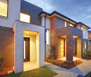 The Village Townhouse! - Photo 2