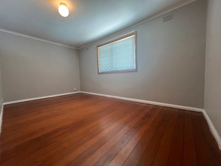 3 Bedroom Home close to all amenities - Photo 4