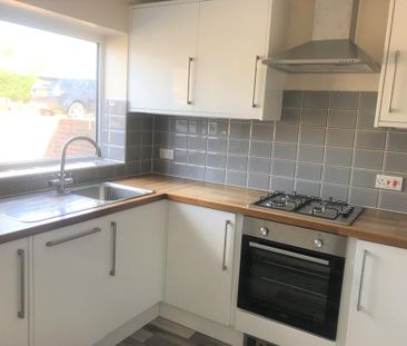 3 bedroom semi-detached house to rent - Photo 6