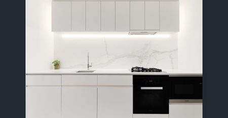 Sophisticated One Bedroom Apartment with Balcony, Located in Luxurious 'Moreton' Complex - Photo 5